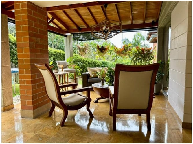 Casa de 4 alcobas en venta en Loma Del Chocho, Envigado, 318 m² · foto 9 de 24