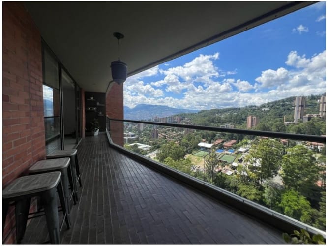 Apartamento en venta en El Poblado, Medellín · foto 2 de 22