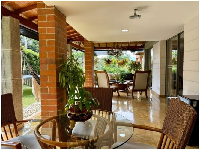 Casa de 4 alcobas en venta en Loma Del Chocho, Envigado, 318 m² · foto 10 de 24