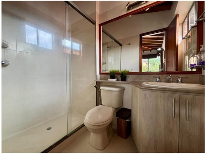 Casa de 4 alcobas en venta en Loma Del Chocho, Envigado, 318 m² · foto 13 de 24