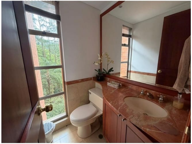 Apartamento de 3 alcobas en venta en Los Naranjos, Medellín, 245 m² · foto 13 de 24