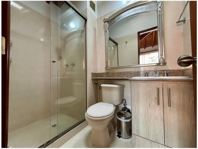 Casa de 4 alcobas en venta en Loma Del Chocho, Envigado, 318 m² · foto 15 de 24