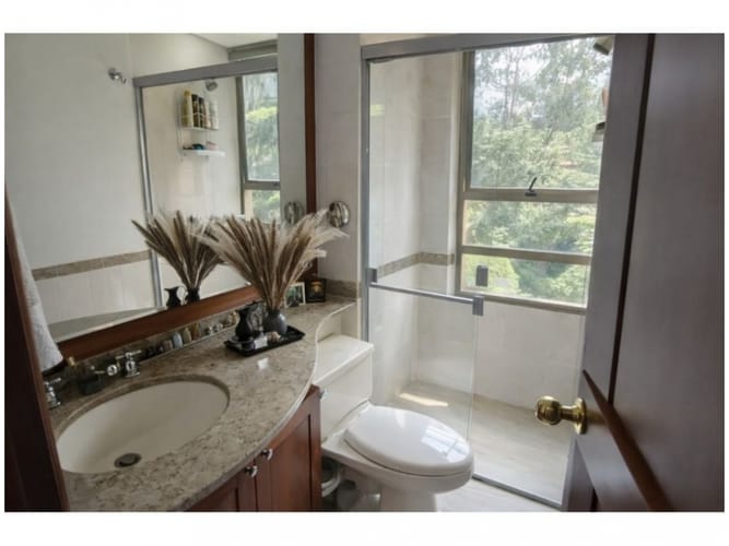 Apartamento de 3 alcobas en venta en Los Naranjos, Medellín, 245 m² · foto 16 de 24