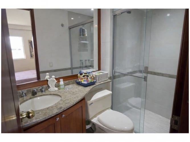 Apartamento de 3 alcobas en venta en Los Naranjos, Medellín, 245 m² · foto 18 de 24