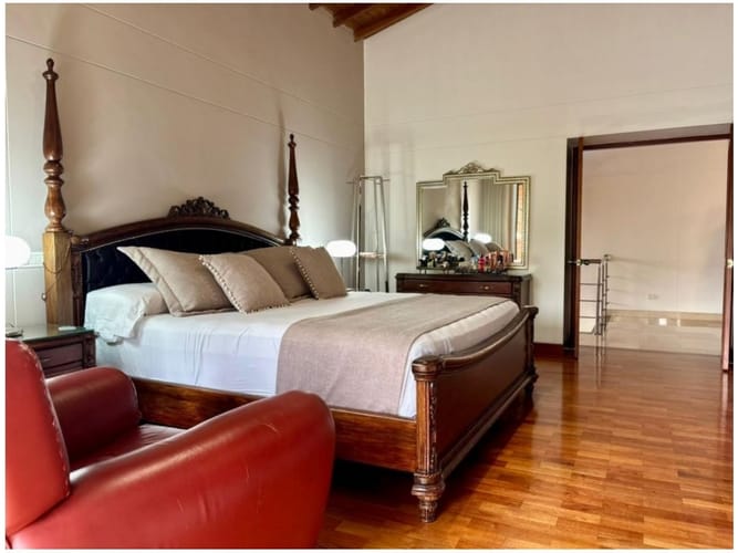 Casa de 4 alcobas en venta en Loma Del Chocho, Envigado, 318 m² · foto 19 de 24