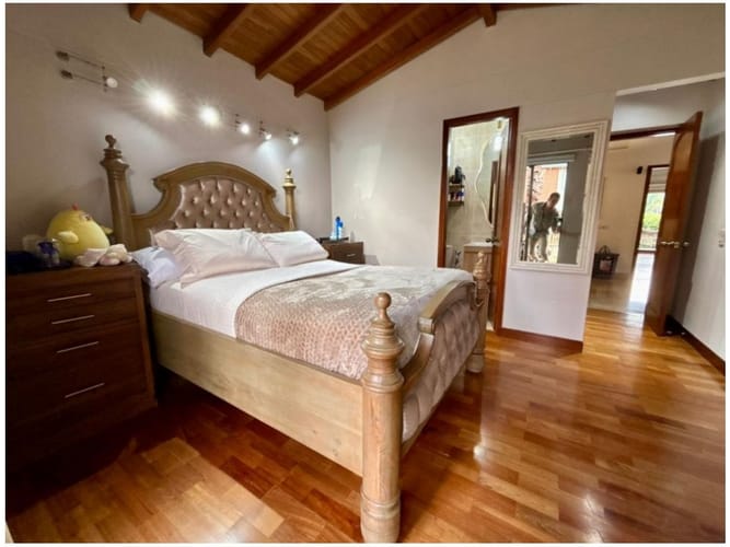 Casa de 4 alcobas en venta en Loma Del Chocho, Envigado, 318 m² · foto 21 de 24
