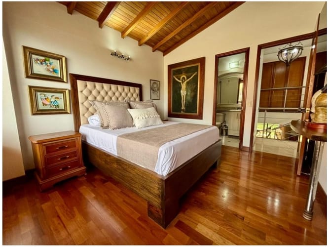 Casa de 4 alcobas en venta en Loma Del Chocho, Envigado, 318 m² · foto 22 de 24