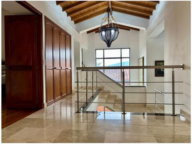 Casa de 4 alcobas en venta en Loma Del Chocho, Envigado, 318 m² · foto 23 de 24