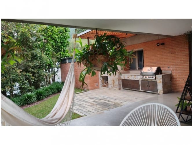 Casa de 2 alcobas en venta en El Poblado, Medellín, 600 m² · foto 2 de 16