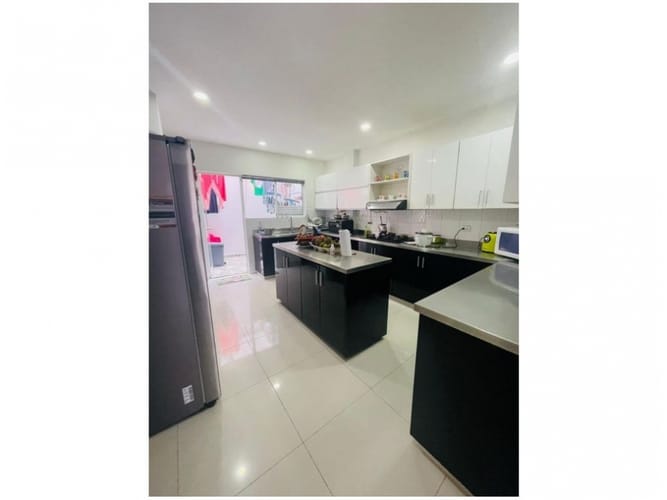 Casa de 4 alcobas en venta en San Jose, Sabaneta, 411 m² · foto 2 de 24