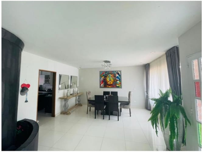 Casa de 4 alcobas en venta en San Jose, Sabaneta, 411 m² · foto 5 de 24