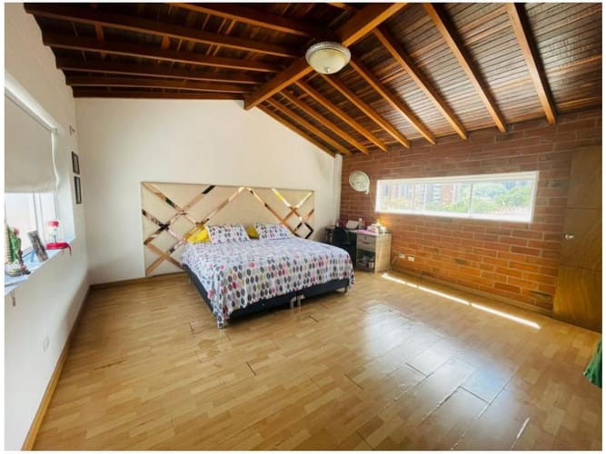 Casa de 4 alcobas en venta en San Jose, Sabaneta, 411 m² · foto 10 de 24