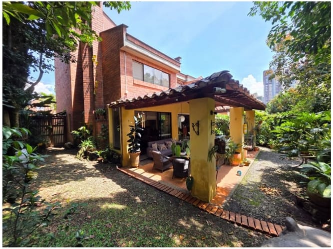 Casa de 3 alcobas en venta en La Florida, Medellín, 220 m² · foto 14 de 24