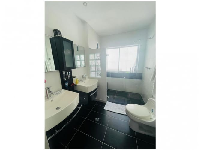 Casa de 4 alcobas en venta en San Jose, Sabaneta, 411 m² · foto 23 de 24