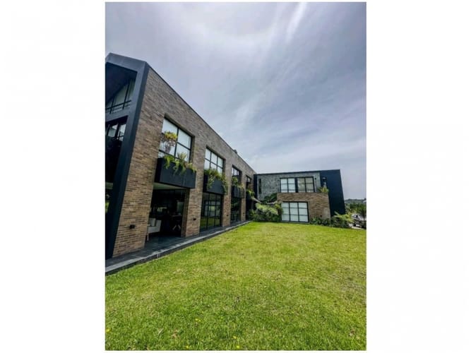 Casa de 4 alcobas en venta en Vía Las Palmas, Envigado, 521 m² · foto 2 de 20