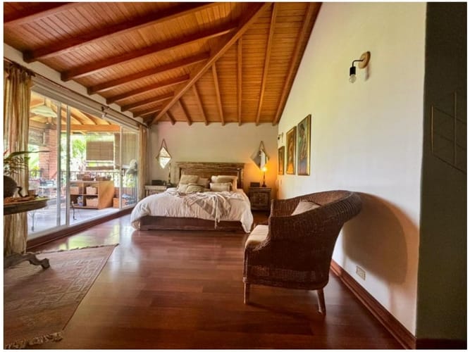 Casa de 3 alcobas en venta en Loma Benedictinos, Envigado, 350 m² · foto 3 de 24