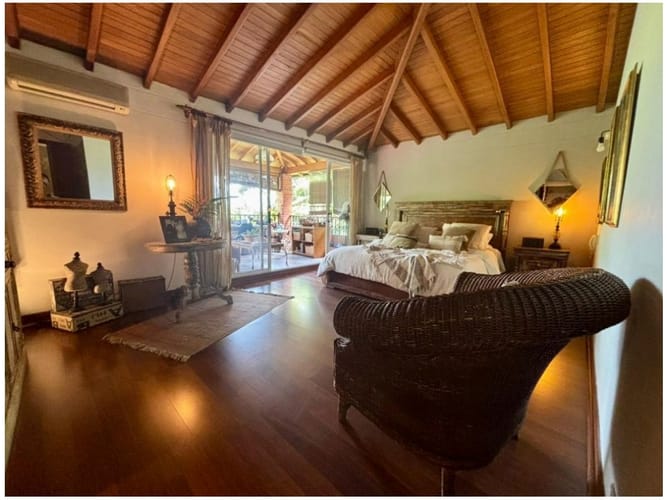 Casa de 3 alcobas en venta en Loma Benedictinos, Envigado, 350 m² · foto 4 de 24