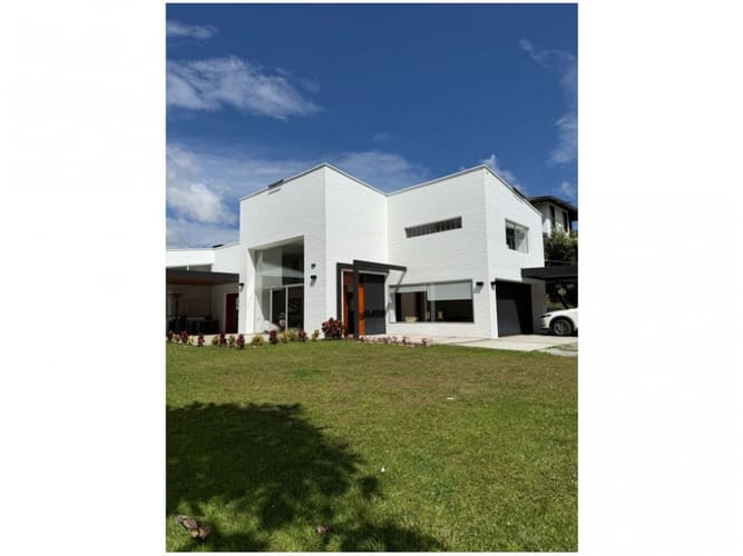 Casa de 5 alcobas en venta en Loma Del Escobero, Envigado, 450 m² · foto 2 de 24