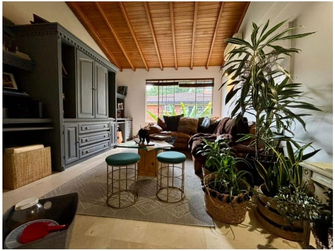 Casa de 3 alcobas en venta en Loma Benedictinos, Envigado, 350 m² · foto 9 de 24
