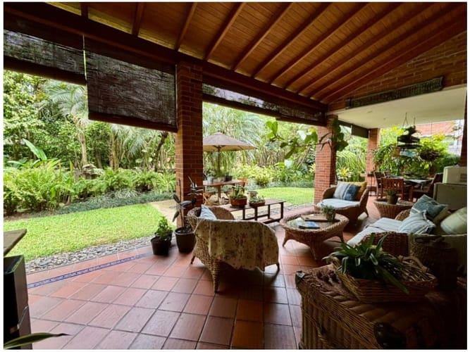 Casa de 3 alcobas en venta en Loma Benedictinos, Envigado, 350 m² · foto 21 de 24
