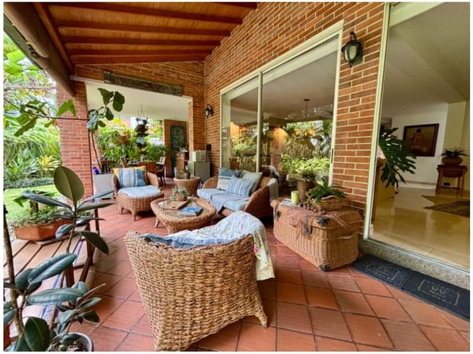 Casa de 3 alcobas en venta en Loma Benedictinos, Envigado, 350 m² · foto 22 de 24
