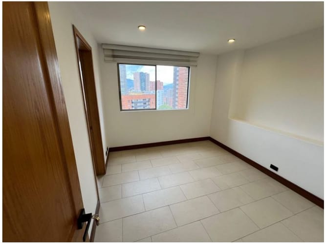 Apartamento de 3 alcobas en venta en Los Naranjos, Medellín, 341 m² · foto 11 de 24