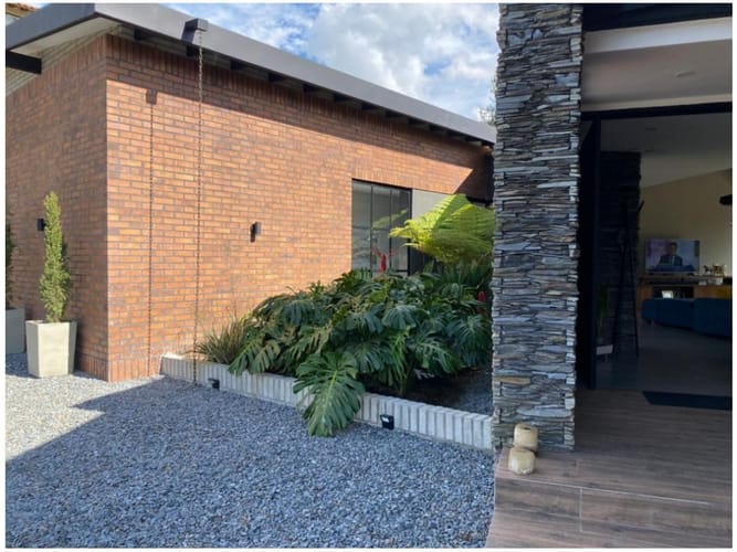 Casa de 3 alcobas en venta en Medellín, 332 m² · foto 1 de 18