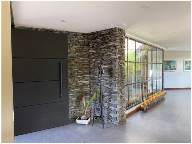 Casa de 3 alcobas en venta en Medellín, 332 m² · foto 2 de 18