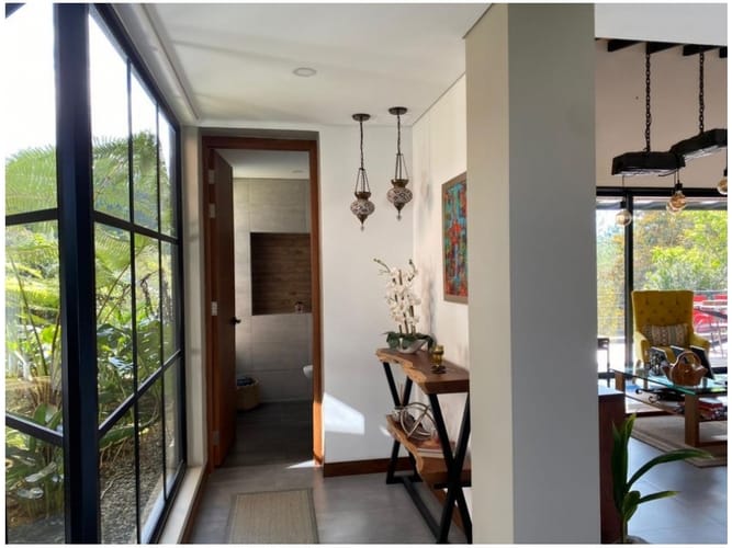 Casa de 3 alcobas en venta en Medellín, 332 m² · foto 3 de 18