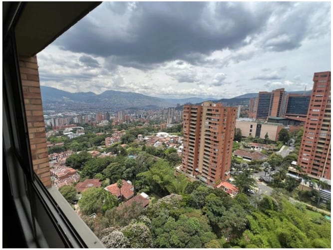 Apartamento de 3 alcobas en venta en Los Naranjos, Medellín, 341 m² · foto 21 de 24