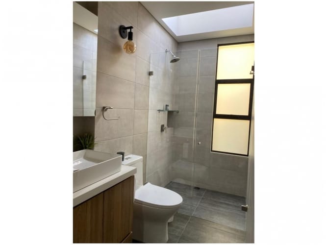 Casa de 3 alcobas en venta en Medellín, 332 m² · foto 11 de 18