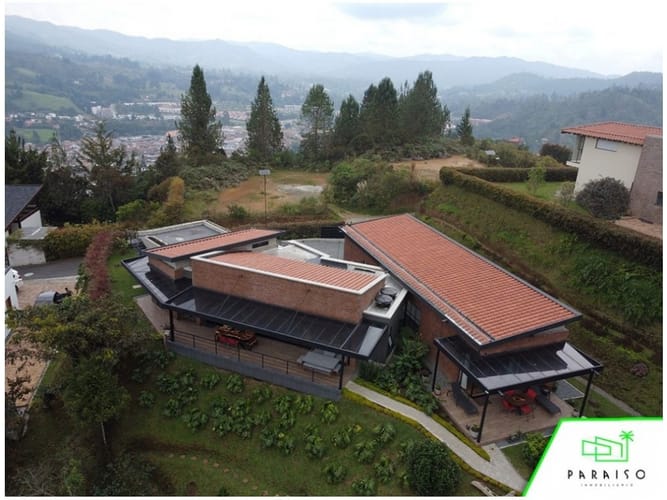 Casa de 3 alcobas en venta en Medellín, 332 m² · foto 17 de 18
