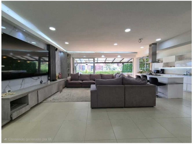 Casa de 3 alcobas en venta en Los Naranjos, Medellín, 361 m² · foto 7 de 24