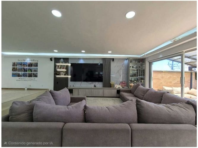 Casa de 3 alcobas en venta en Los Naranjos, Medellín, 361 m² · foto 9 de 24