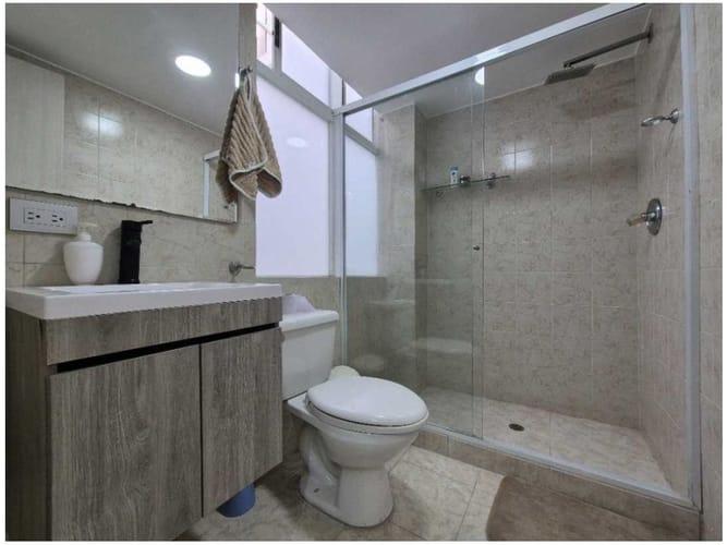 Casa de 3 alcobas en venta en Los Naranjos, Medellín, 361 m² · foto 23 de 24