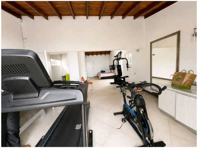 Casa de 3 alcobas en venta en Los Naranjos, Medellín, 361 m² · foto 24 de 24