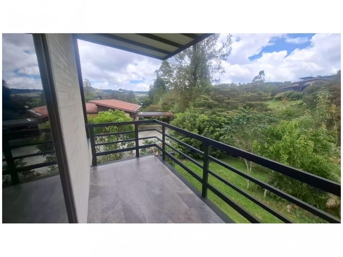 Casa de 3 alcobas en venta en Medellín, 308 m² · foto 2 de 12