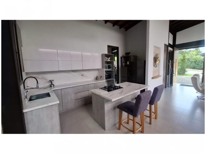 Casa de 3 alcobas en venta en Medellín, 308 m² · foto 4 de 12