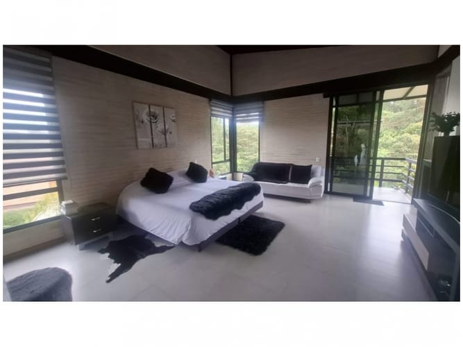 Casa de 3 alcobas en venta en Medellín, 308 m² · foto 6 de 12