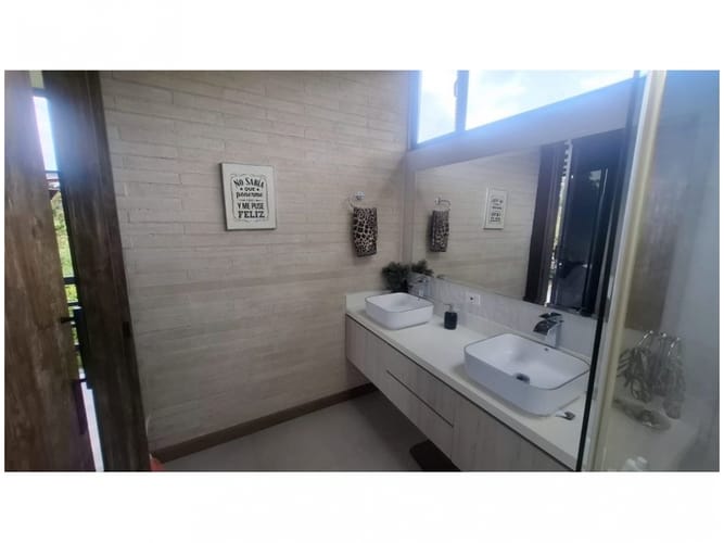 Casa de 3 alcobas en venta en Medellín, 308 m² · foto 7 de 12
