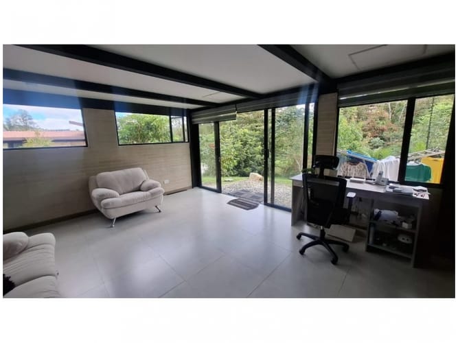 Casa de 3 alcobas en venta en Medellín, 308 m² · foto 10 de 12
