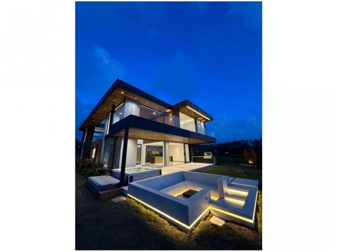 Casa de 4 alcobas en venta en Las Palmas, Envigado, 1071 m² · foto 2 de 23