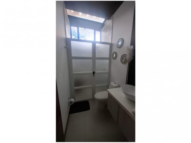 Casa de 3 alcobas en venta en Medellín, 308 m² · foto 11 de 12