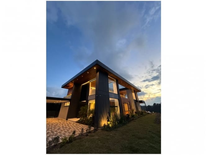 Casa de 4 alcobas en venta en Las Palmas, Envigado, 1071 m² · foto 4 de 23