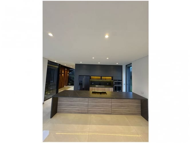 Casa de 4 alcobas en venta en Las Palmas, Envigado, 1071 m² · foto 8 de 23
