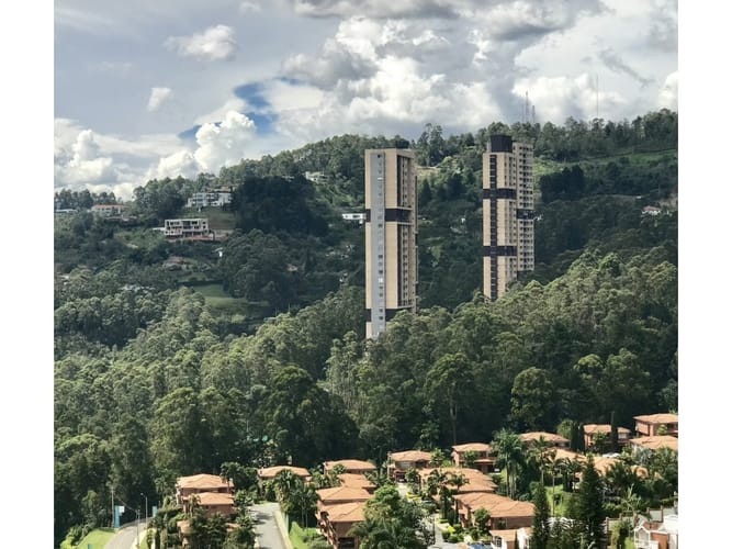 Apartamento de 3 alcobas en venta en Las Lomas, Medellín, 217 m² · foto 3 de 6