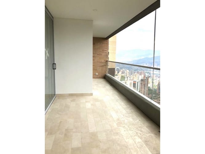 Apartamento de 3 alcobas en venta en Las Lomas, Medellín, 217 m² · foto 6 de 6