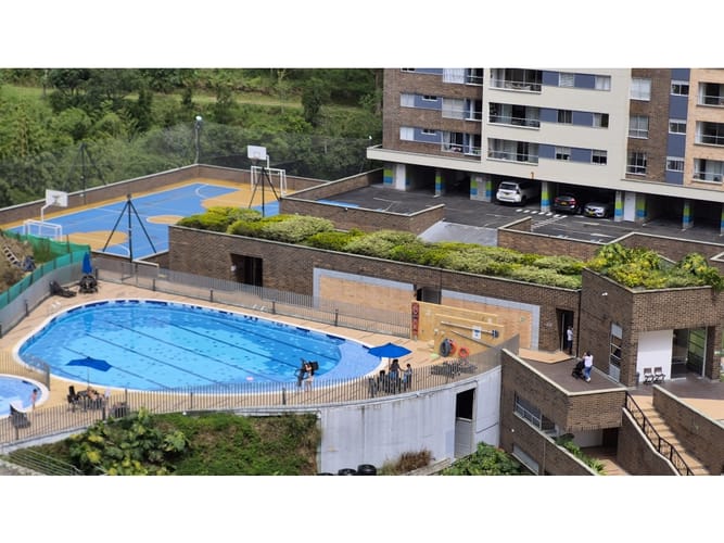 Apartamento de 3 alcobas en venta en Tres Esquinas, Sabaneta, 77 m² · foto 3 de 6