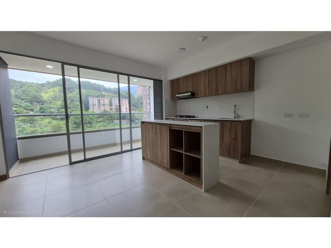 Apartamento de 3 alcobas en venta en Tres Esquinas, Sabaneta, 77 m² · foto 6 de 6