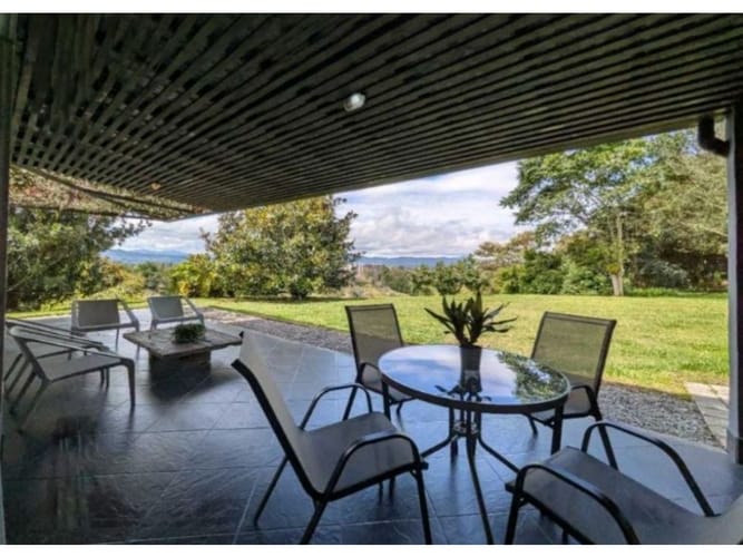 Casa de 4 alcobas en venta en Rionegro, 500 m² · foto 2 de 6